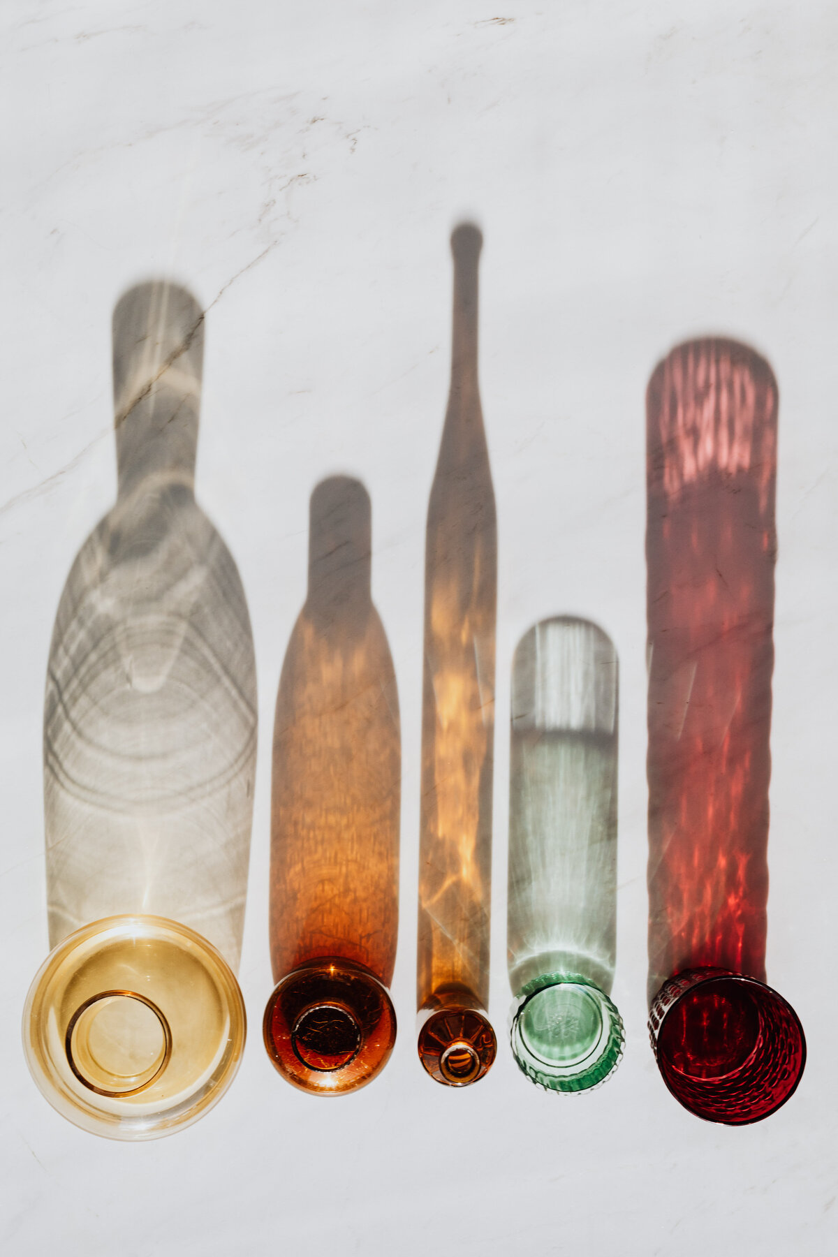 kaboompics_shadows-of-glass-bottles-background-15645