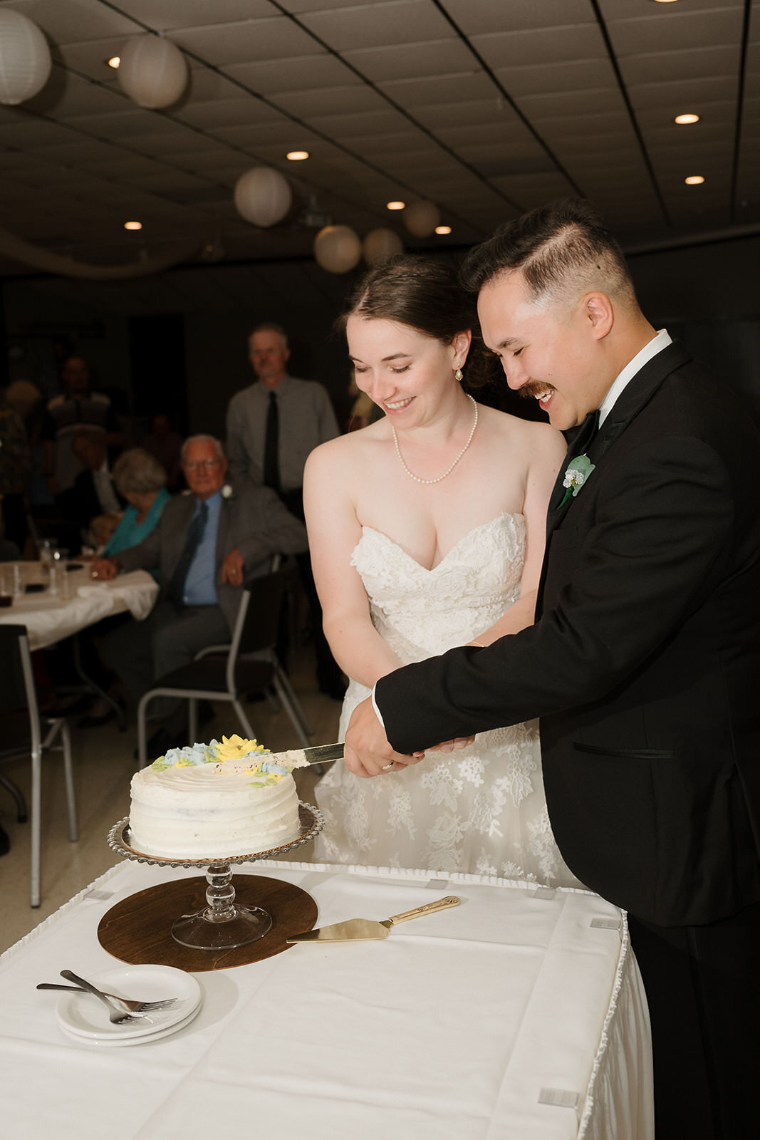 Traditional summer church wedding Rochester MN | Oduma photography -102