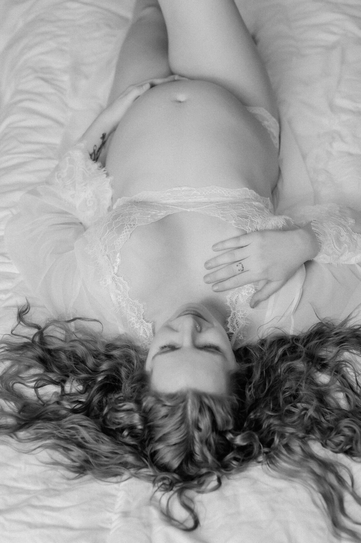 intimate-maternity-boudoir-session-36