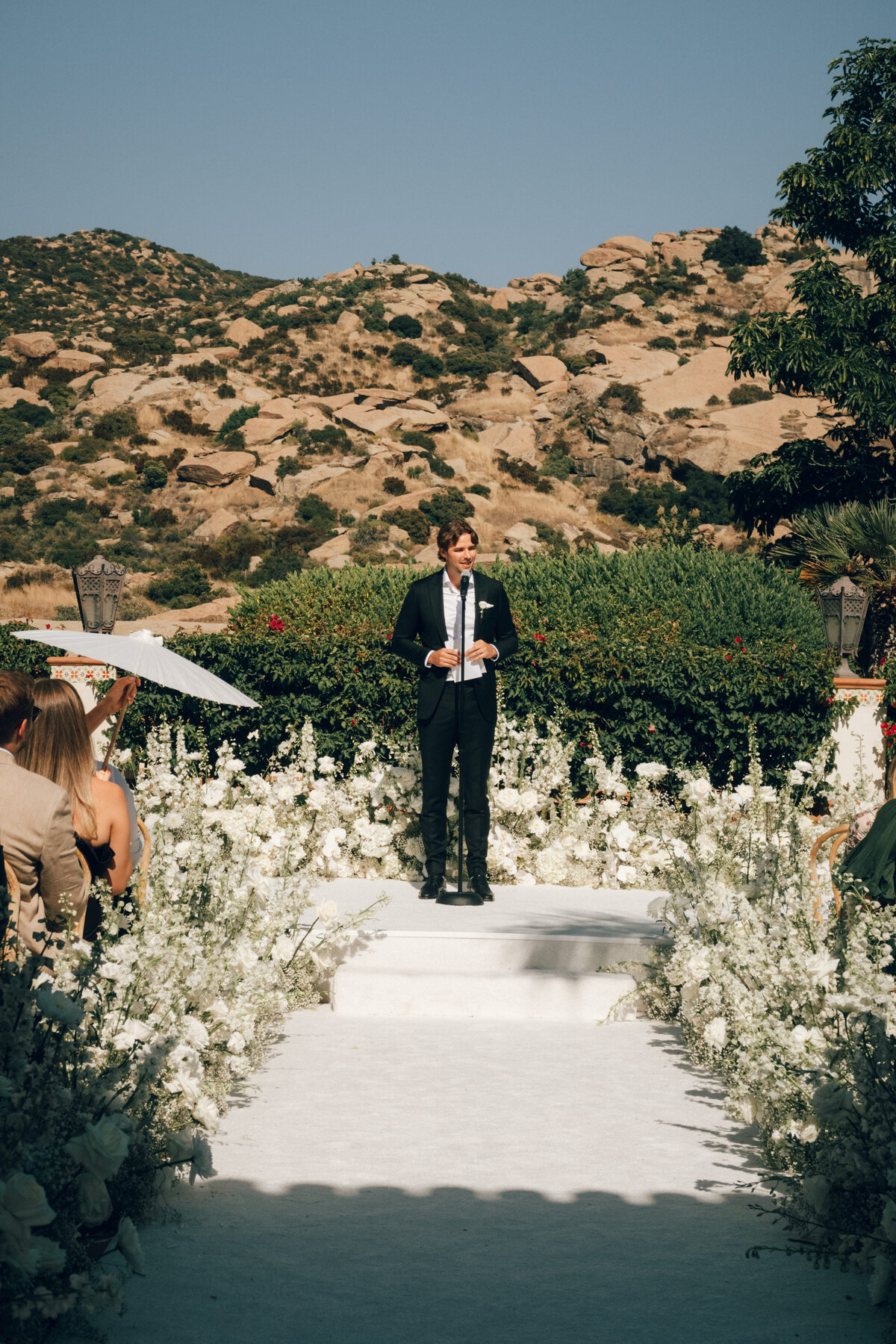 hummingbird-nest-ranch-california-elegant-luxury-wedding-4