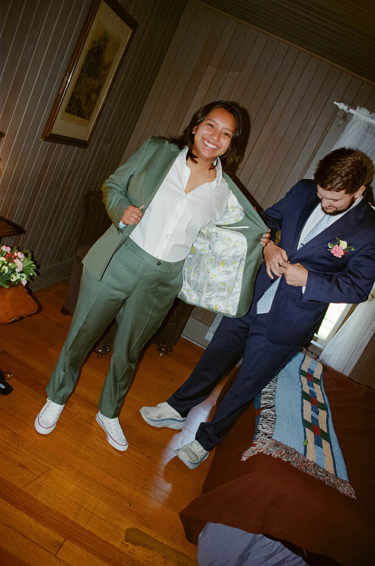 GettingReady_Brenda&JanieElopementPhotos_OregonWeddingPhotographer_KuroCreativeHouse-66