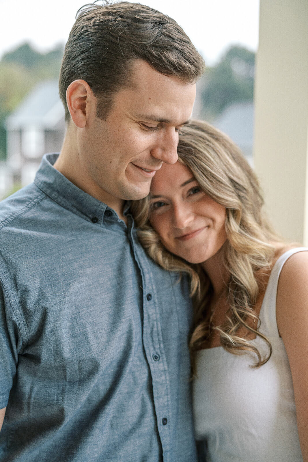 A woman leaning her head against a man's shoulder. 