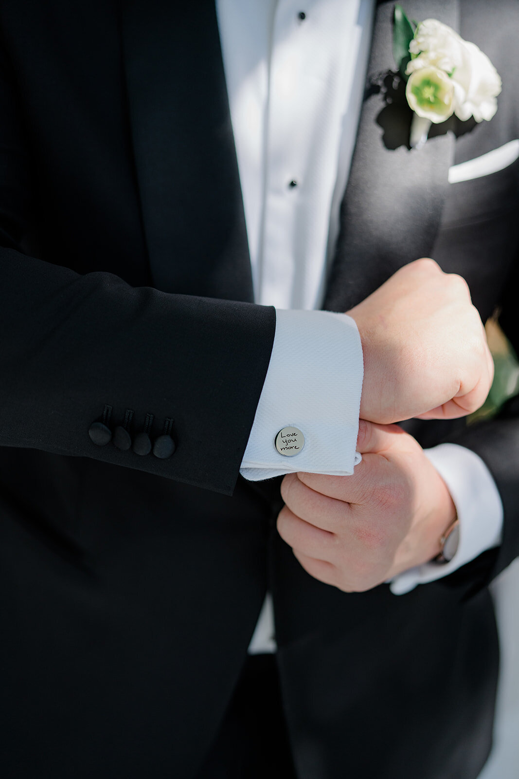 elevated_neutral_tones_governor_thomas_bennett_house_charleston_destination_wedding_photographer_wedding_Kailee_DiMeglio_Photography-227