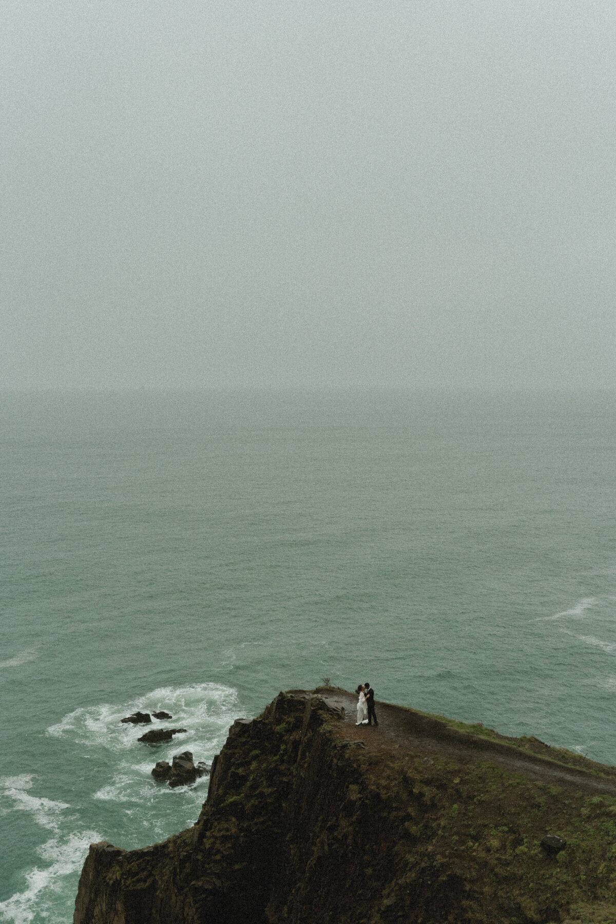elopement oregon cliff - lizarrietaphotography-53