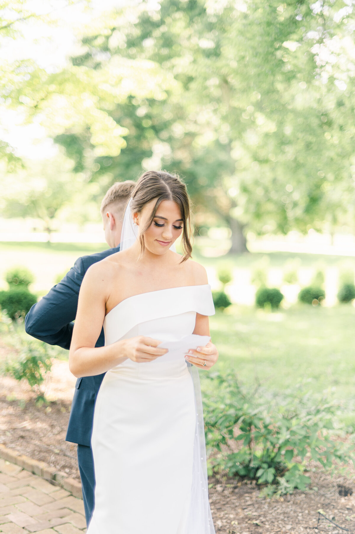 Kentucky spring wedding at my old ky home florals emma v photography wedding party portraits ideas photographer wedding party photos letter reading