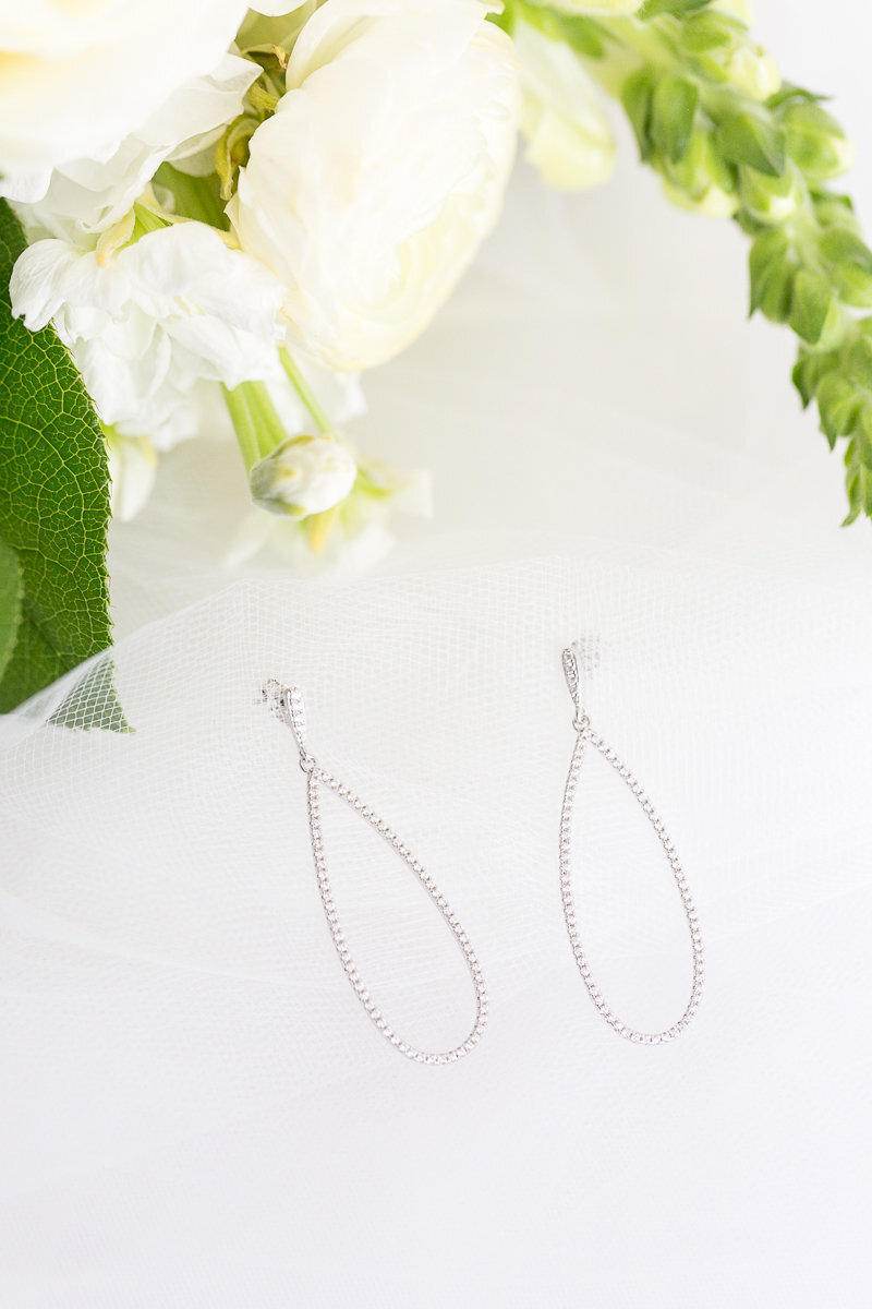 Nichole and Greg Alfond Inn wedding | Beautiful black tie Alfond Inn wedding_-4