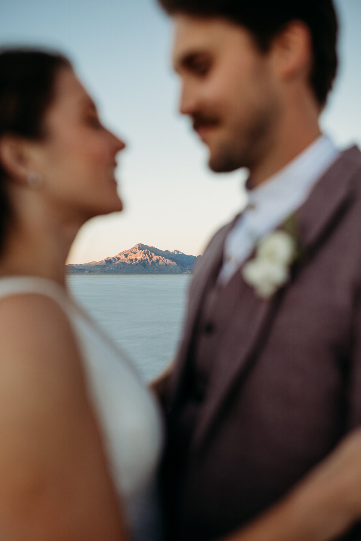 Out-of-focus couple with a mountain landscape in the background