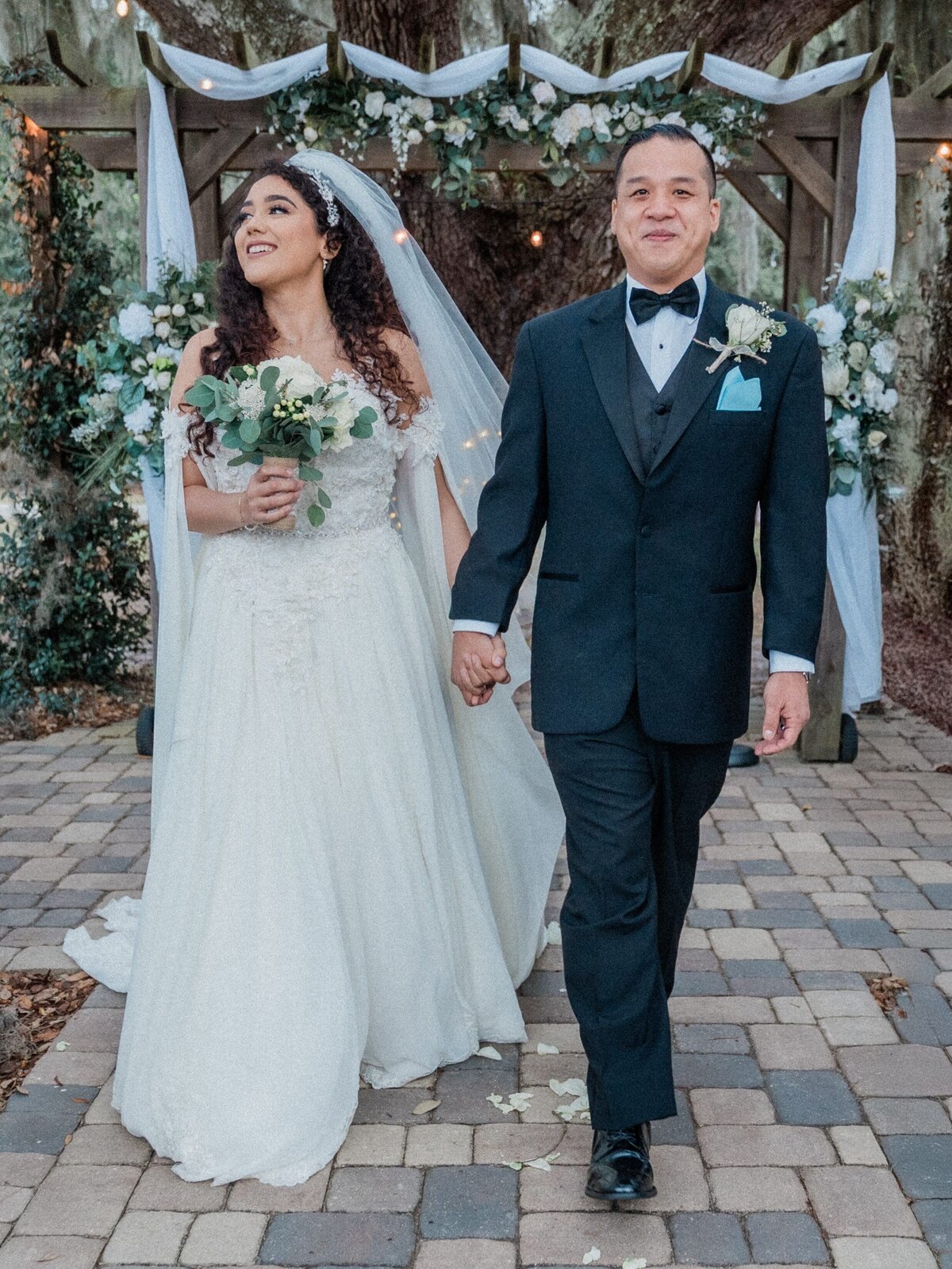 Orlando based Wedding and engagement photo studio