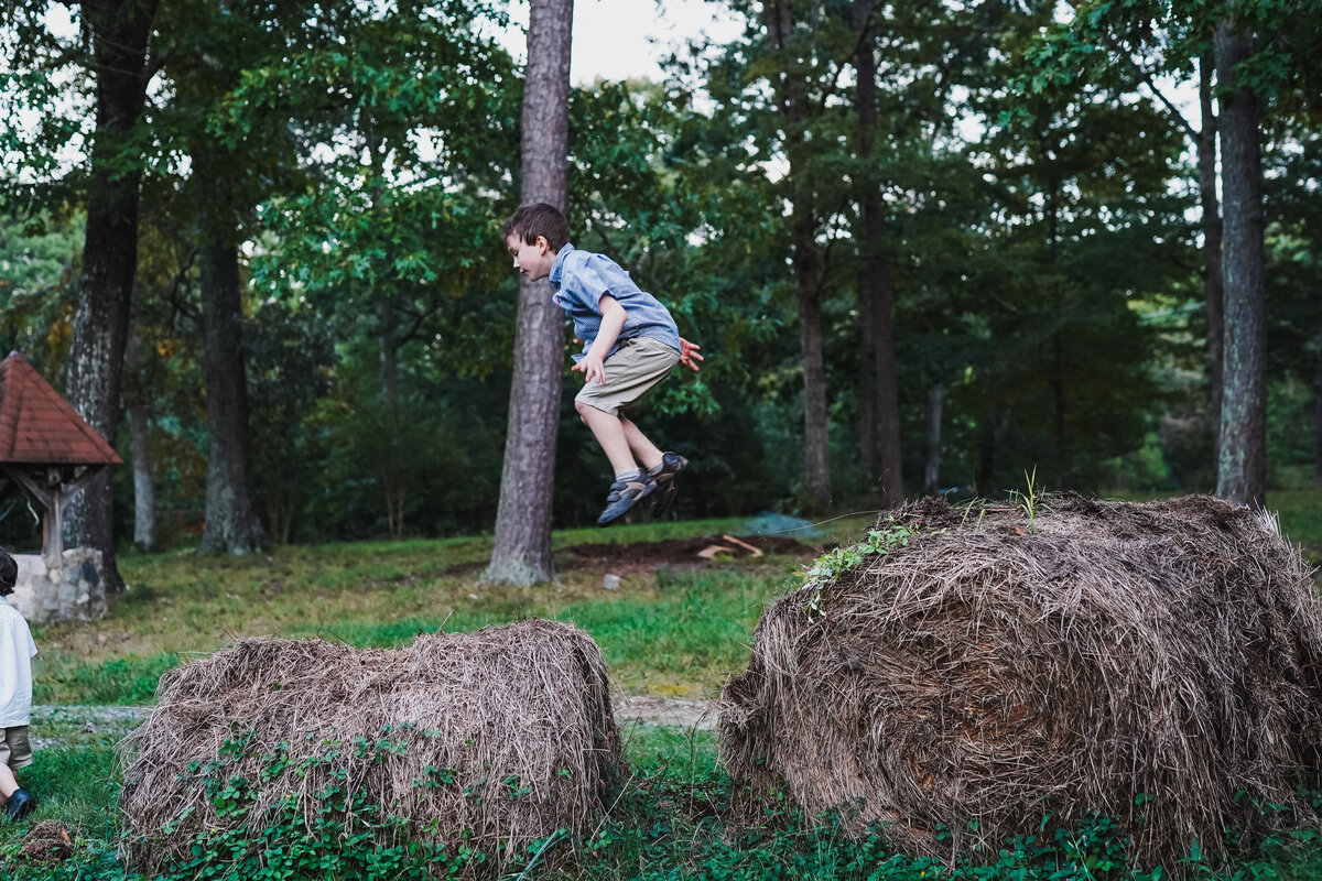 richmond-family-photographer-jumping-farm