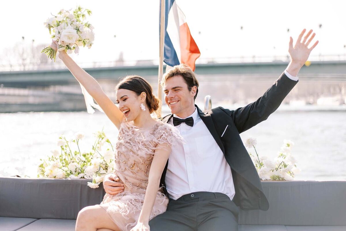 Paris wedding elopement on the Seine private boat Veronique Lorre floral designer Ruth Terrero Photography15