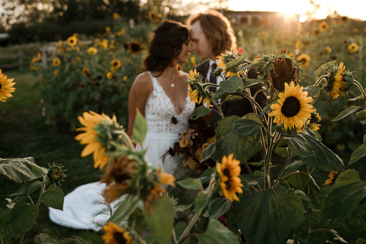 floral-and-field-design-bespoke-wedding-floral-styling-calgary-alberta-harvest-moon-14