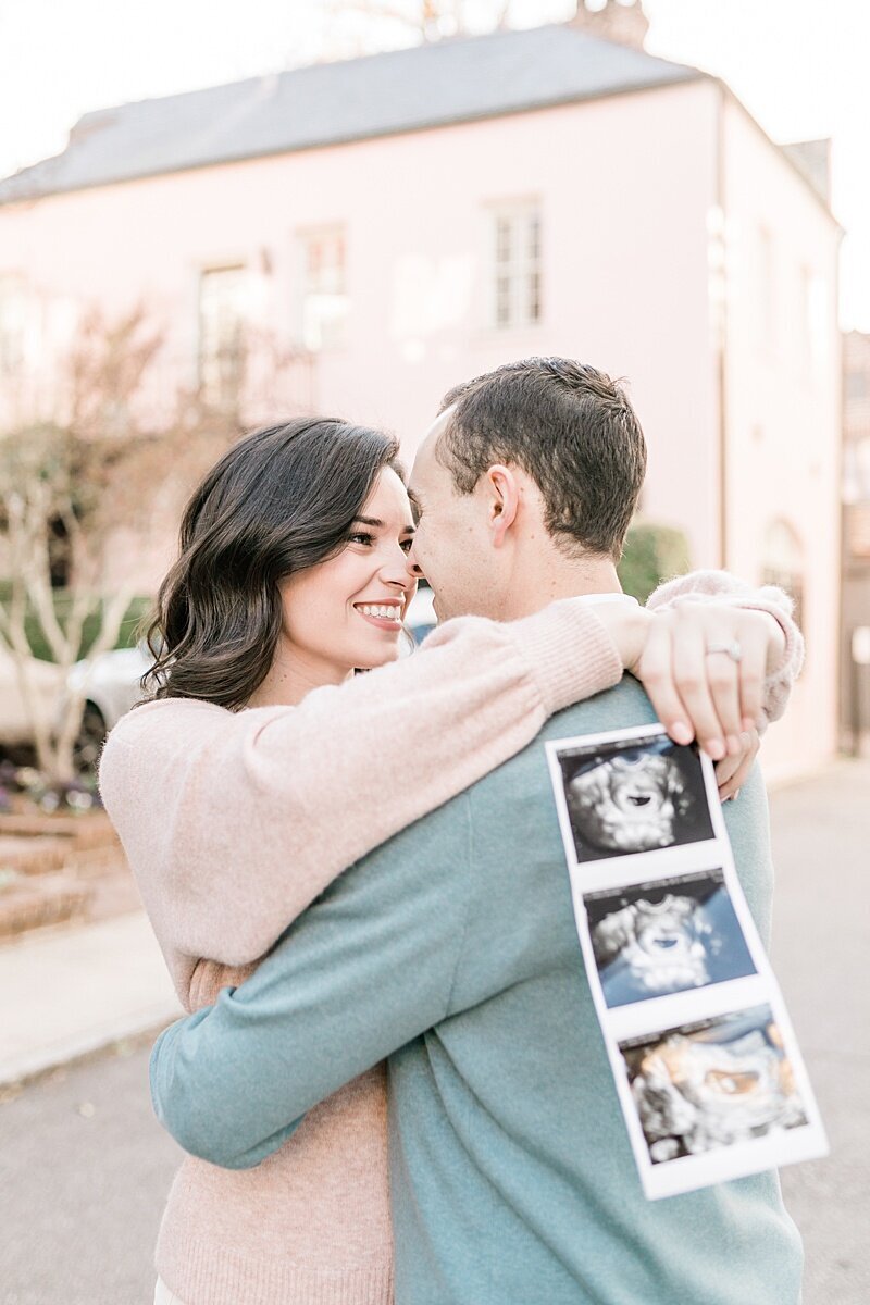 Downtown-Charleston-Pregnancy-Announcement-Session_0018