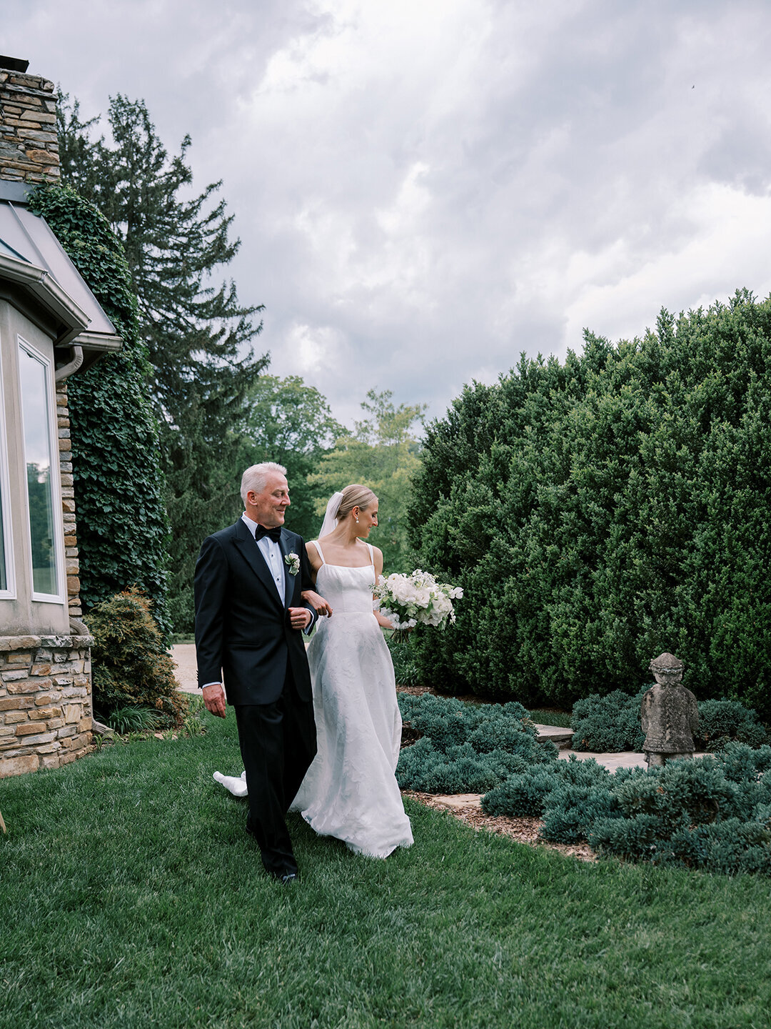 KathleenRob5-3-25GlenstoneGardenVA-VickiGraftonPhotography-566