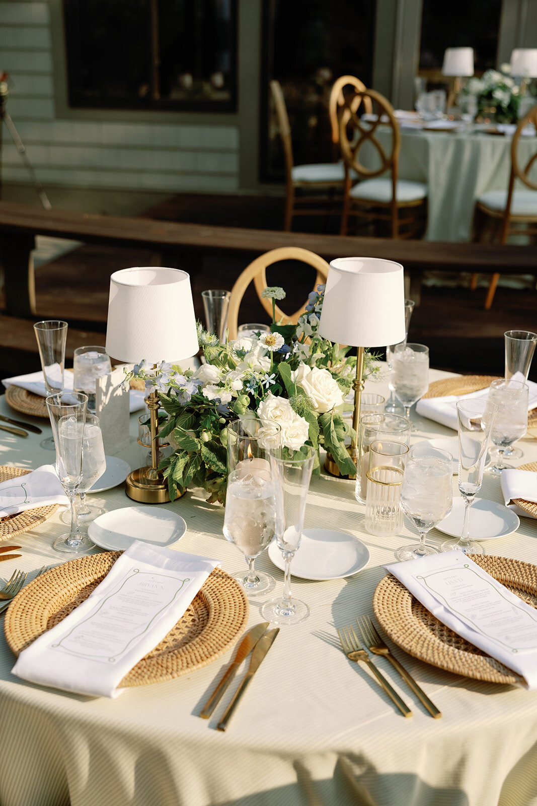 outdoor-wedding-table