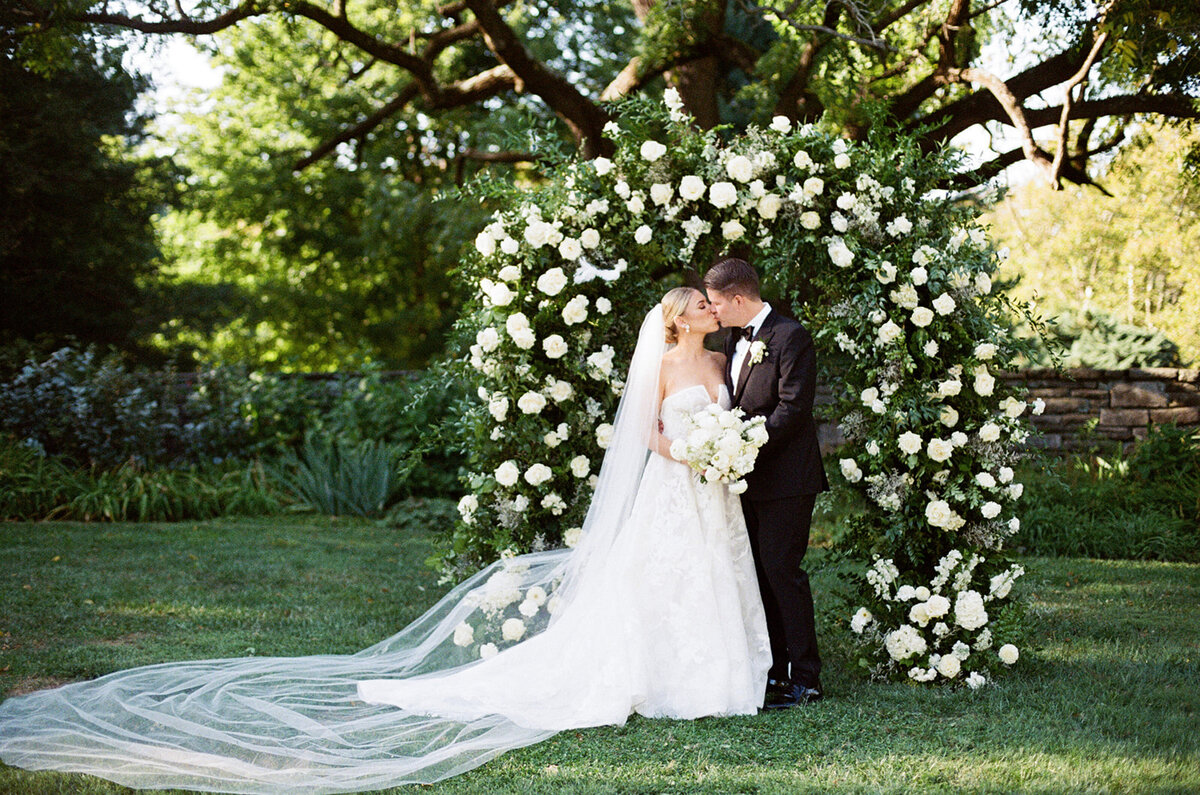 Grace-Brown-Photography-Bellevue-Hall-Tented-Wedding_048