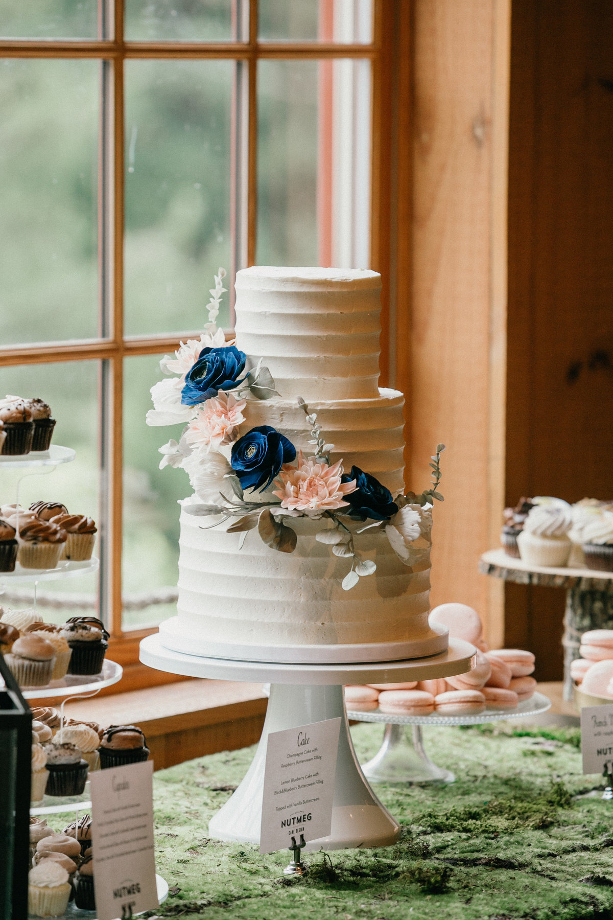 Beautiful wedding cake at Grace Winery wedding venue.
