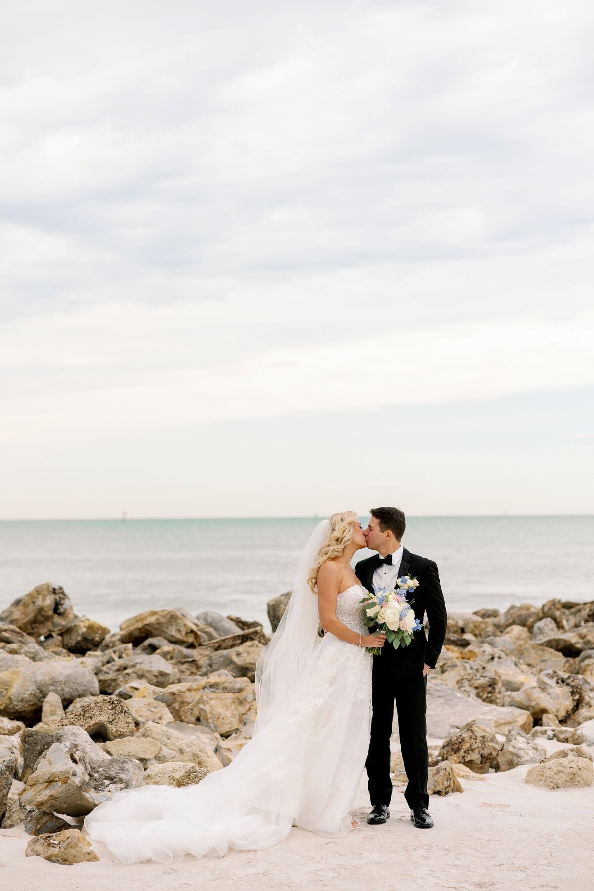 brittany-pannebaker-tampa-florida-destination-wedding-photographer-wedding-amanda-and-josh-clearwater-opal-sands-56