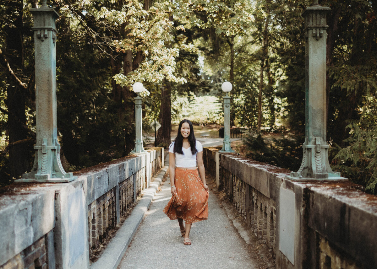 senior-portrait-girl-bridge