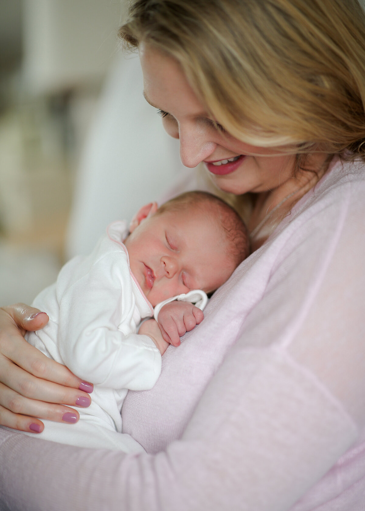 Vanessa is an experienced newborn photographer taking stunning new parent portraits