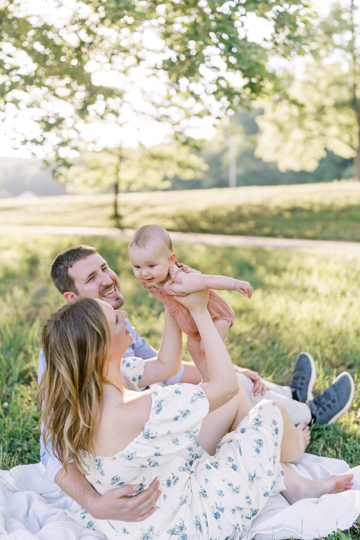 Family portrait session in a Philadelphia park - 8