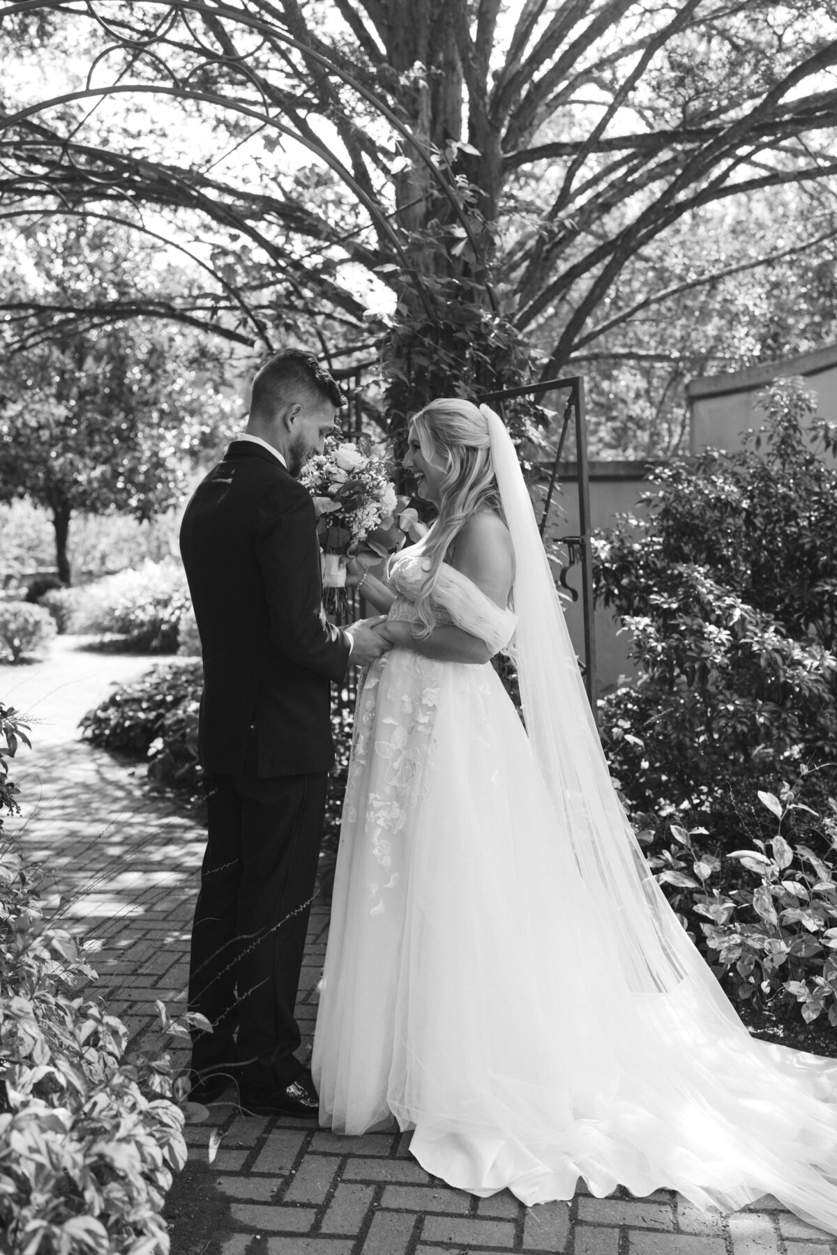 Kylie+TommyOldeMillInnWedding-496