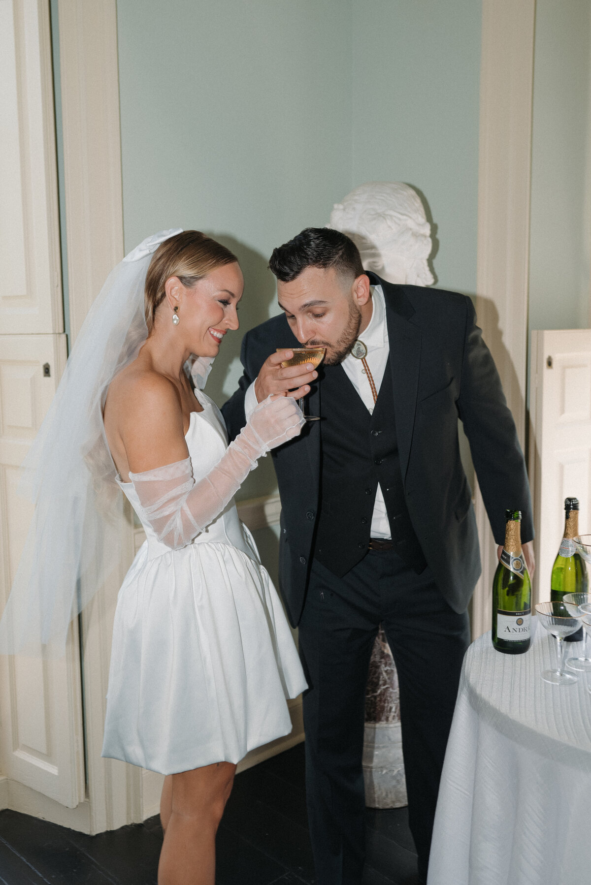 Lauren-Carly-Photo--Anti-Bride-Vegas-Elopement-NJ-PA-Destination-Wedding-Photographer-White-Velvet-Chapel-Nashville--010110