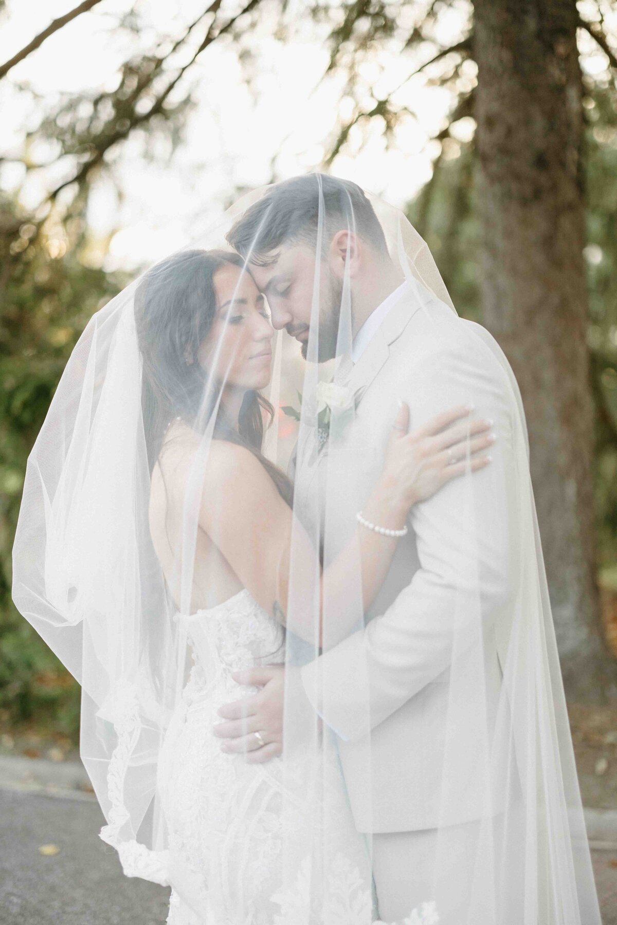 wedding-photos-under-the-veil