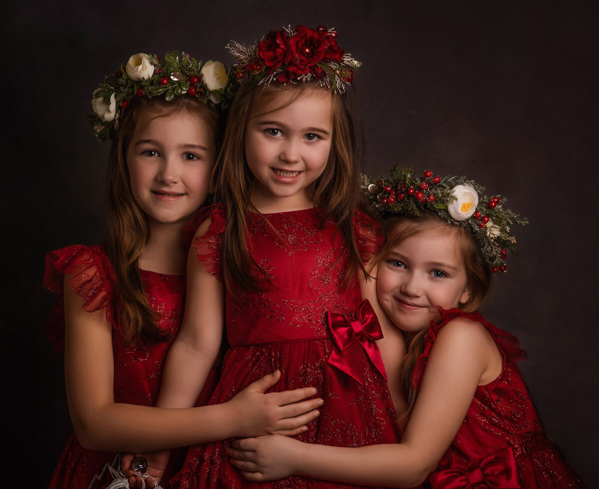 Three-sisters-Christmas-portrait