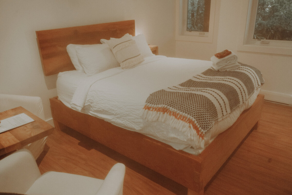 Sleepy Bear Guest House Airbnb Photography Session Ucluelet British Columbia 45450
