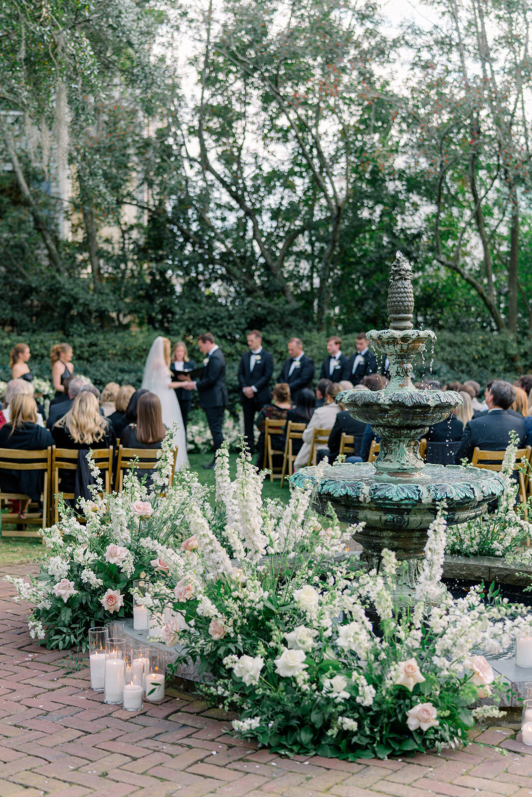 elevated_neutral_tones_governor_thomas_bennett_house_charleston_destination_wedding_photographer_wedding_Kailee_DiMeglio_Photography-869