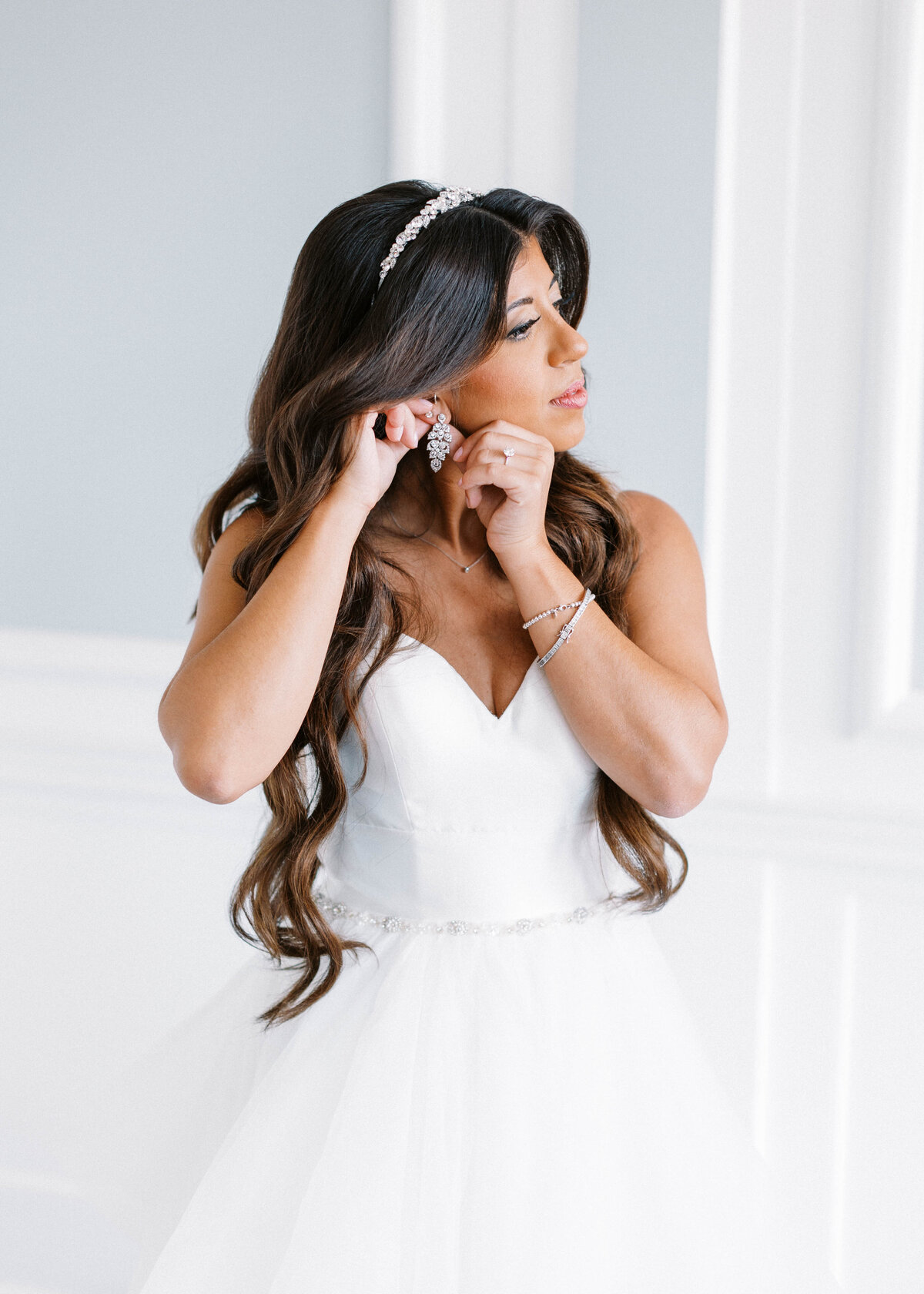 Huntingdon-Valley-Country-Club-Wedding-Bride-Getting-Ready_014