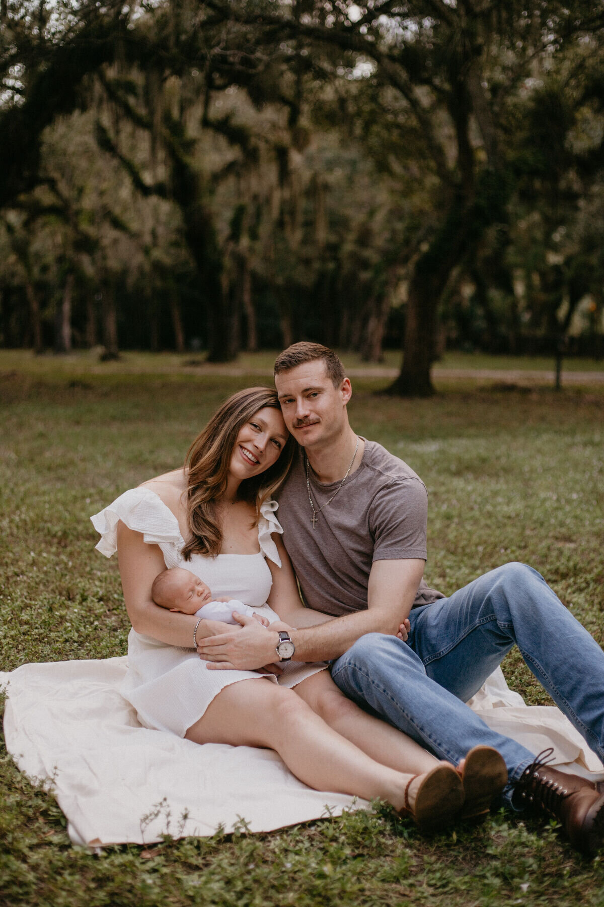 outdoor-newborn-photoshoot-10