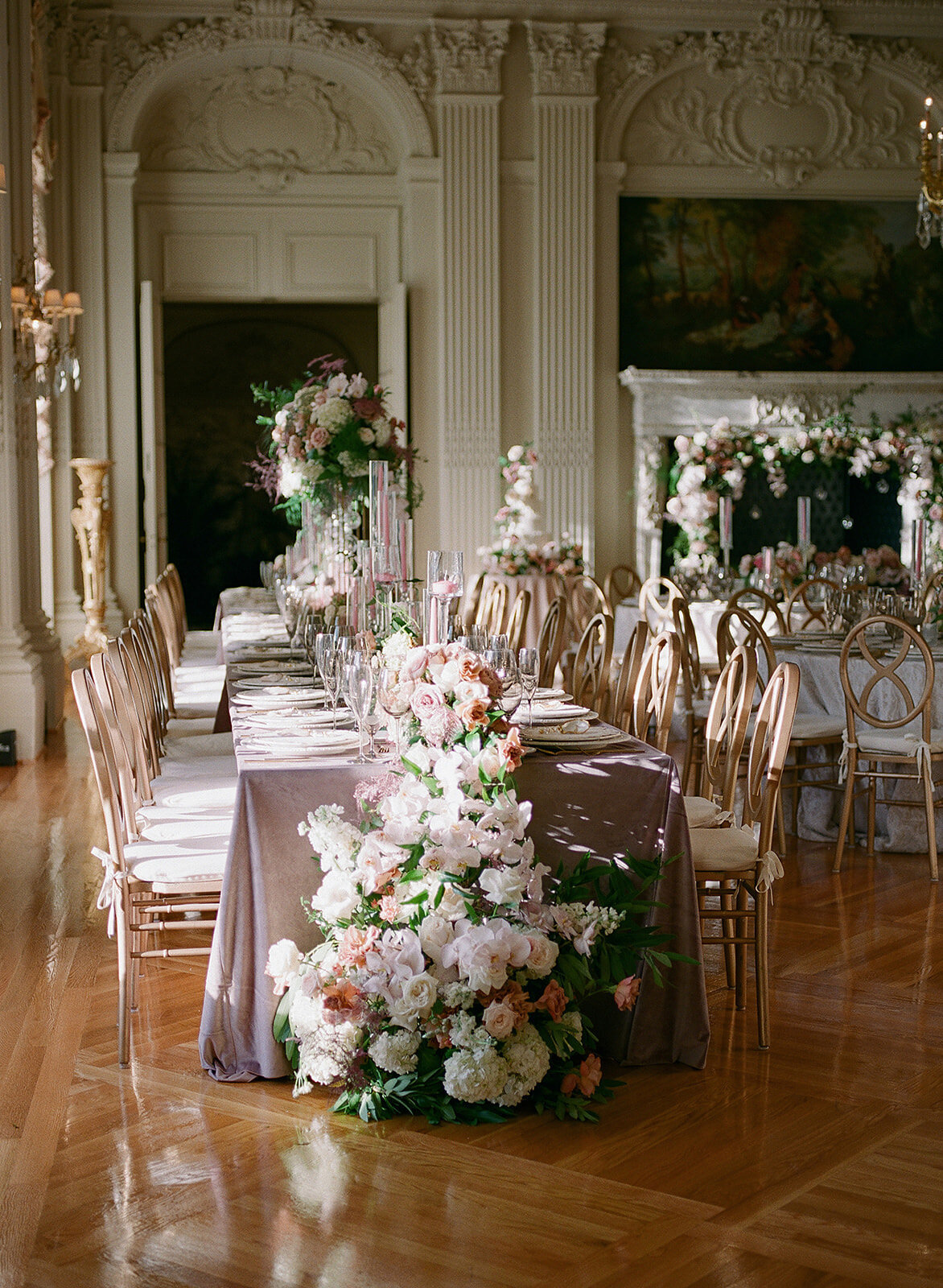 Kate_Murtaugh_Events_wedding_planner_dinner_headtable_reception_Rosecliff_Mansion
