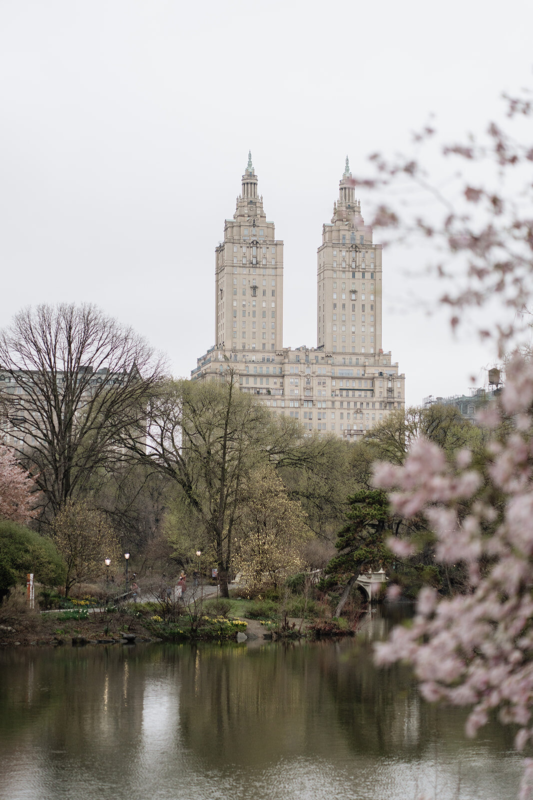 Danielle-Aisling_New_York_City_Central_Park_Boathouse_Wedding-33