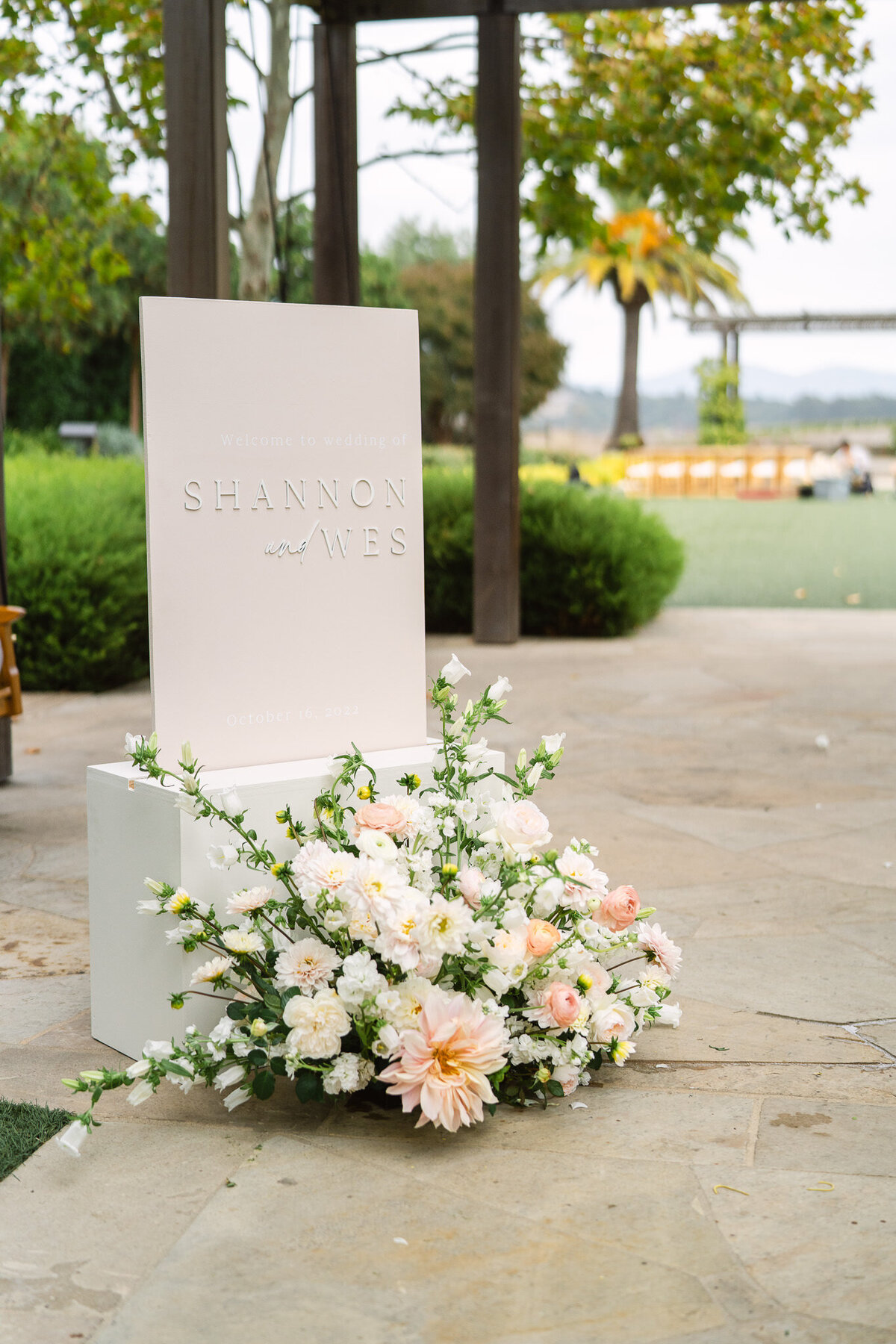 bride and groom ceremony outdoor pictures