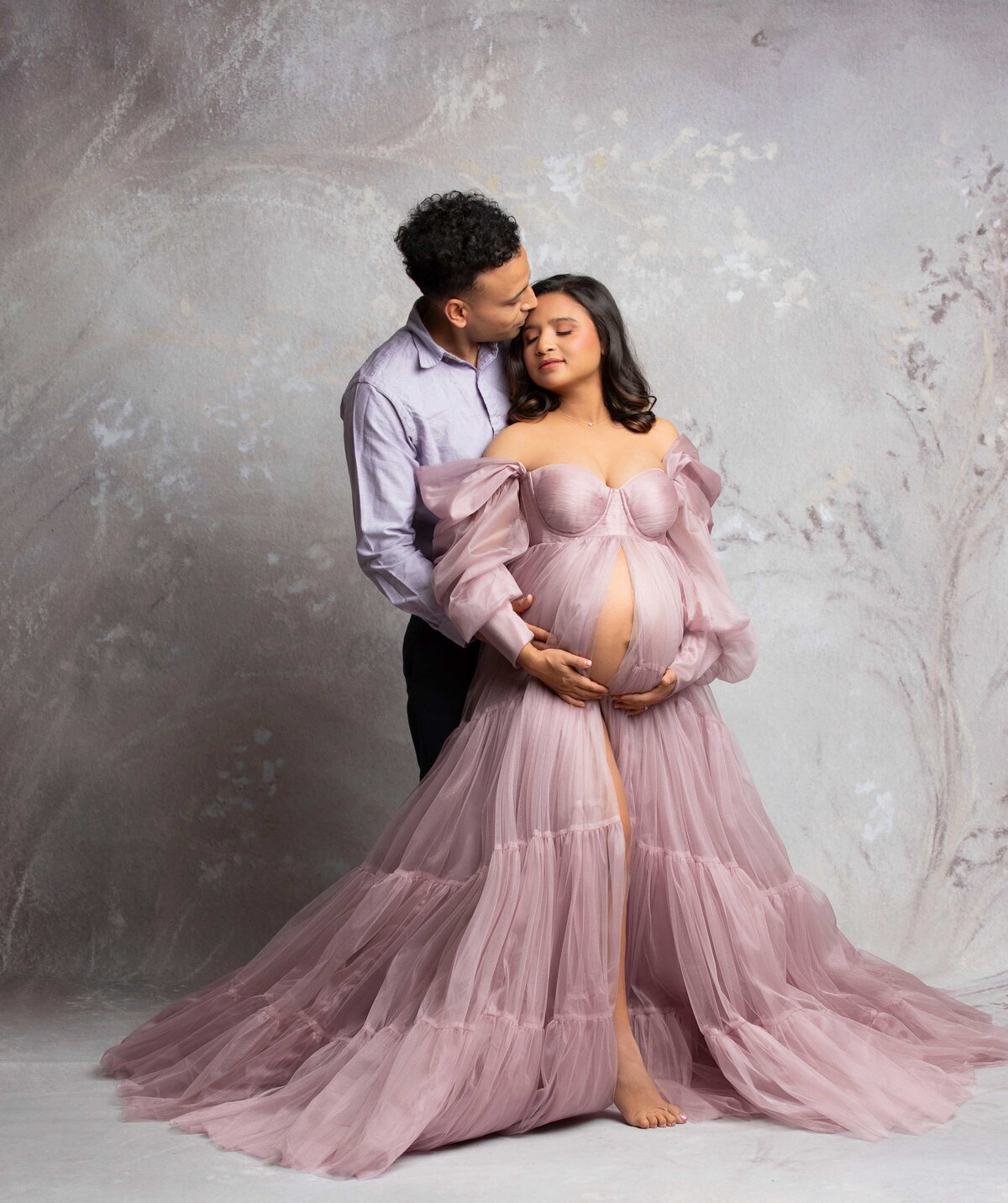 Scottsdale maternity photos with husband in lavender