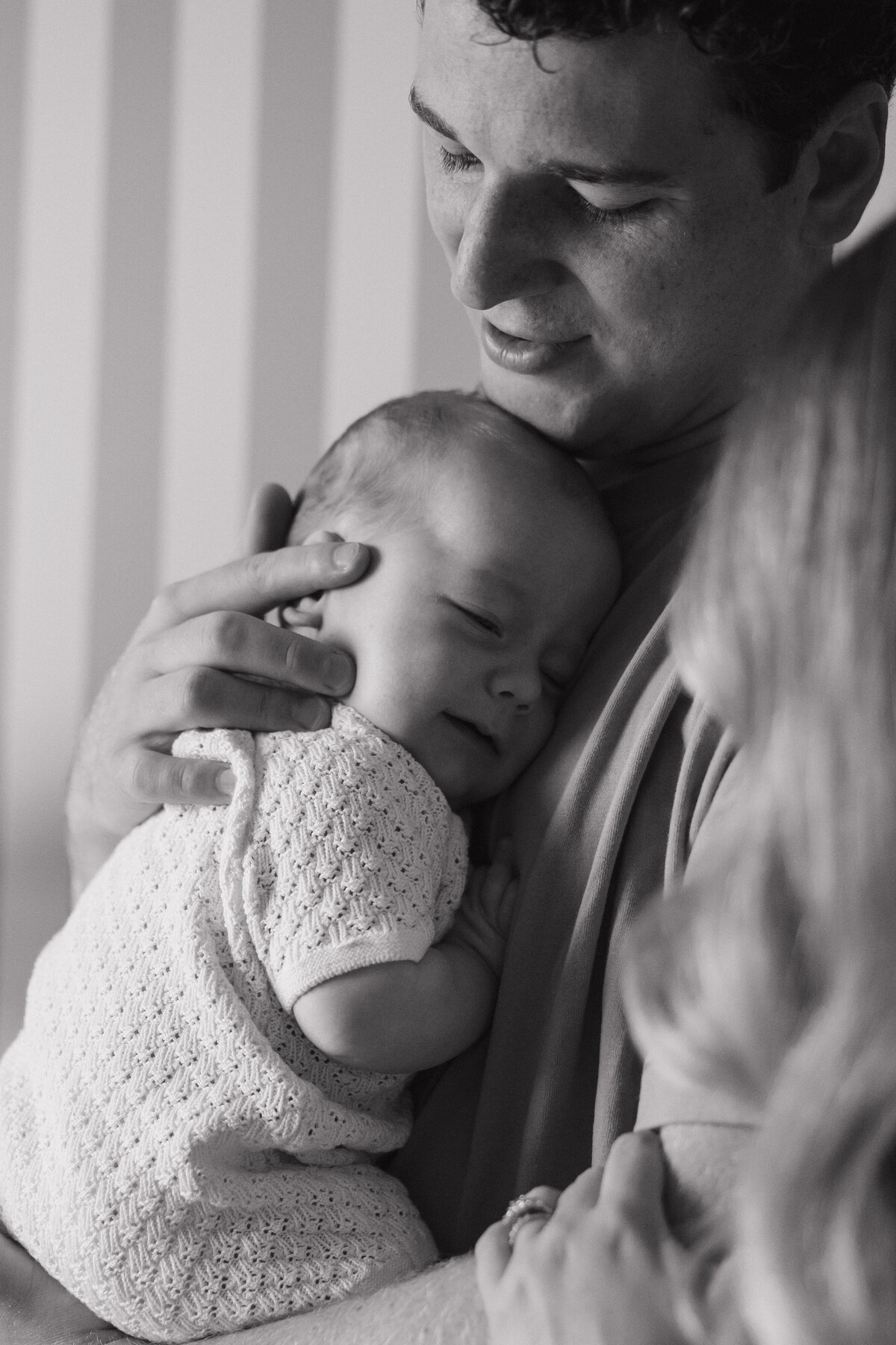 Indianapolis lifestyle newborn photographer candid family shot