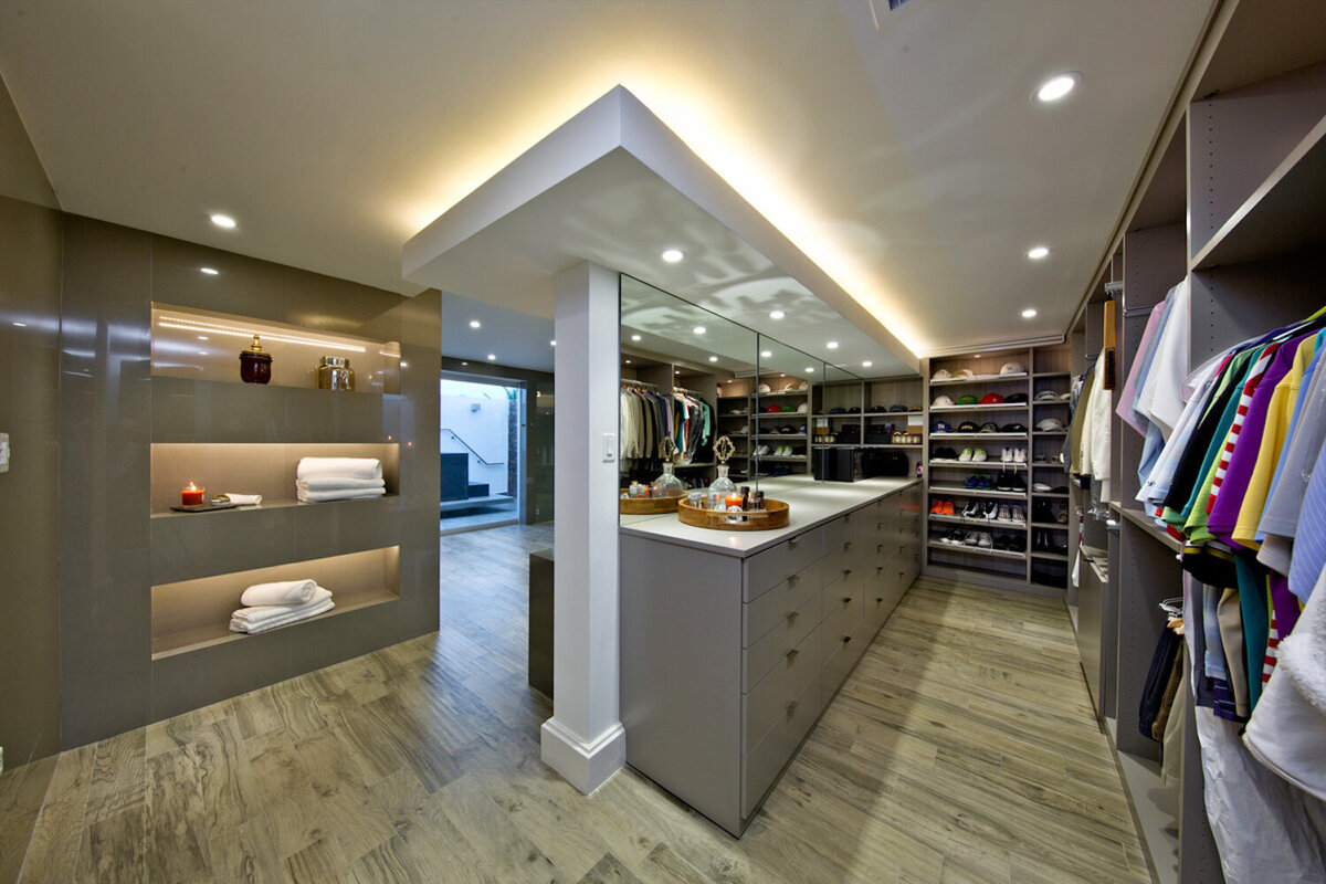6456ba0d1199b87803fd8e12_dq_closet_01