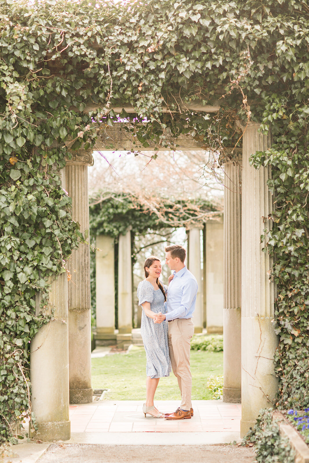 Engagement-session-at-the-harkness-memorial-state-park-stella-blue-photography-ct