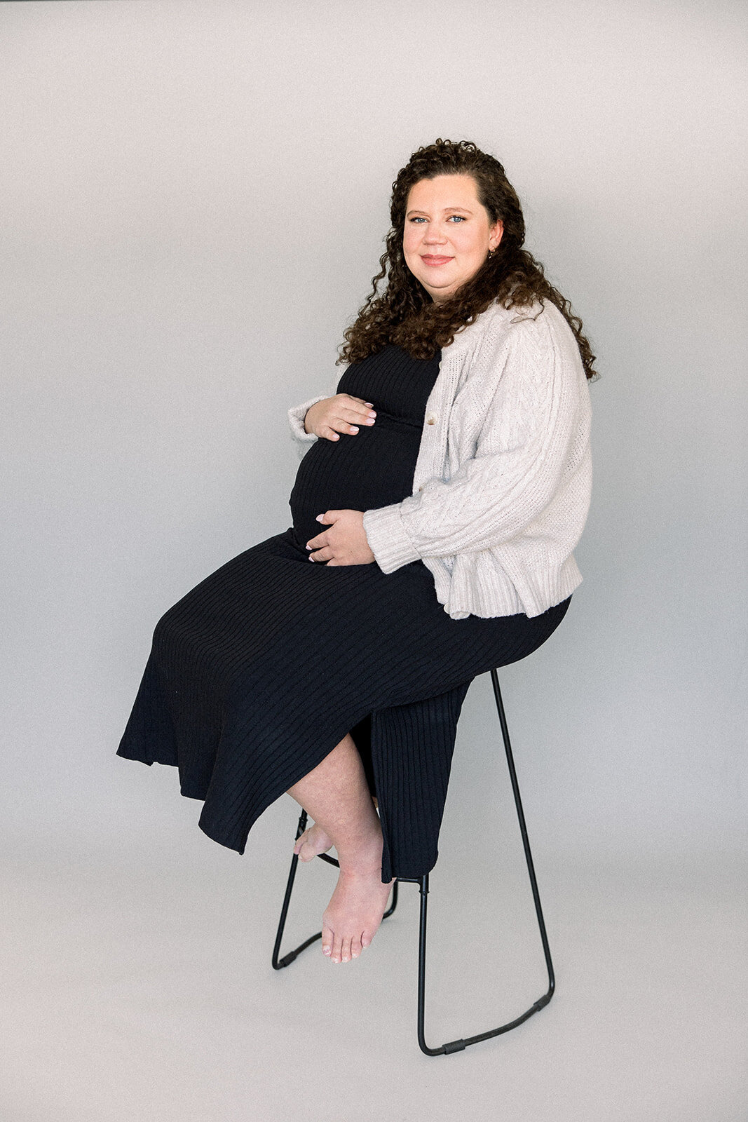 2024 Maternity - Sadie_Alexis Fox Photography +  Winter + Maternity + Studio Session + Muncie + Indiana  (10 of 19)