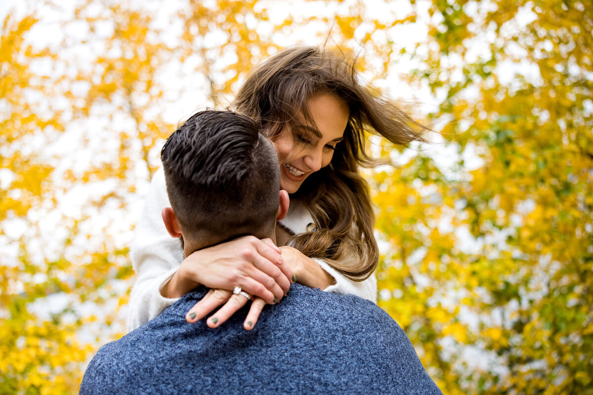 couple-proposal-excitement-portrait-coeur-dalene-engagement