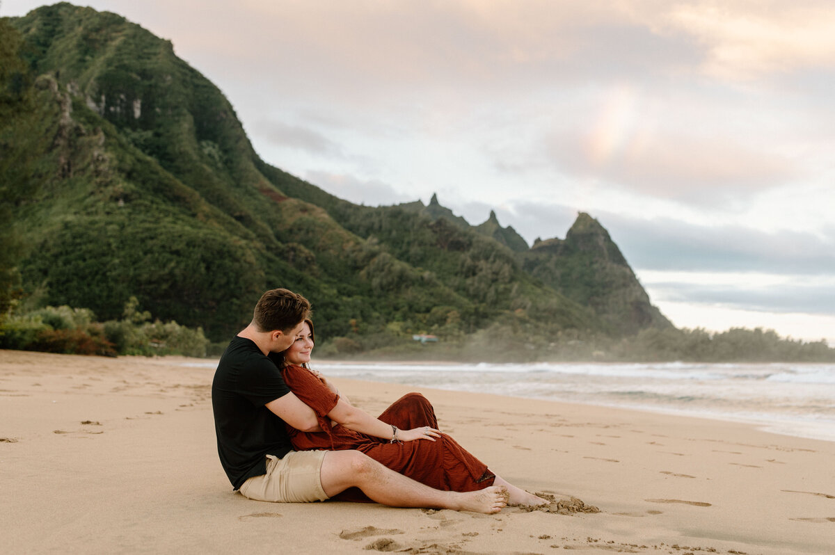 tunnels_beach_kauai_hawaii_sunrise_engagement_session_4
