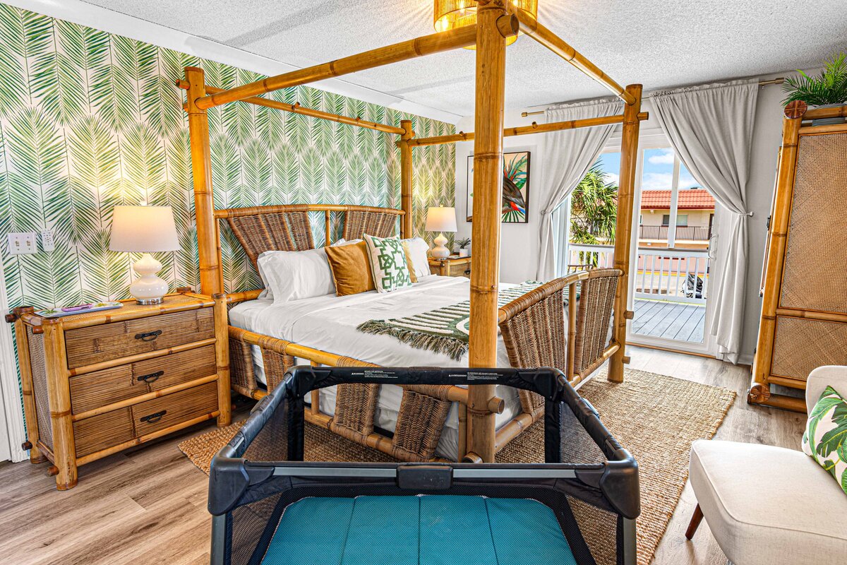 2nd level master bed & bath