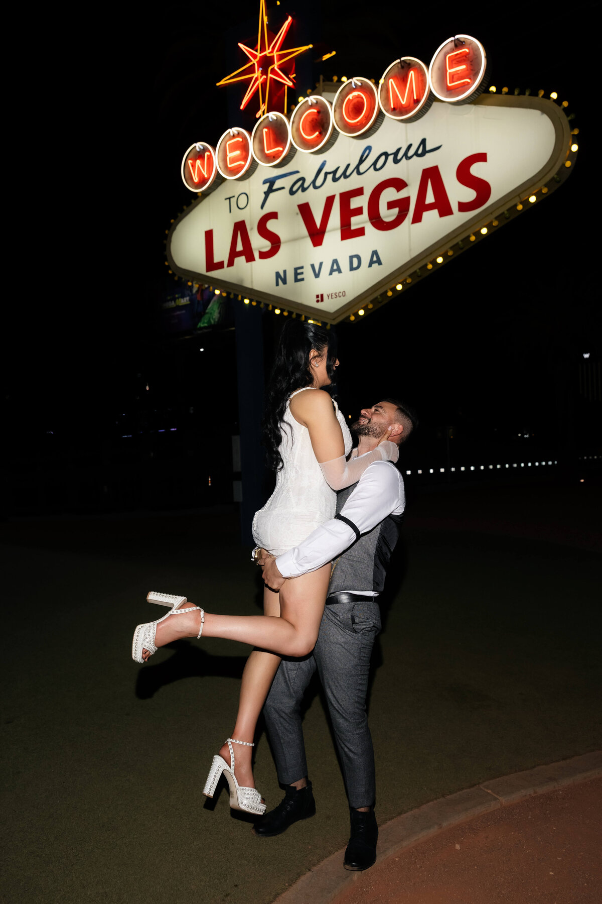 86riskyexposure_aimee-adrian_las-vegas-elopement-photography