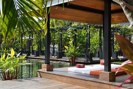 phuket-thailand-spa-massage-trainer-training-hotel-staff