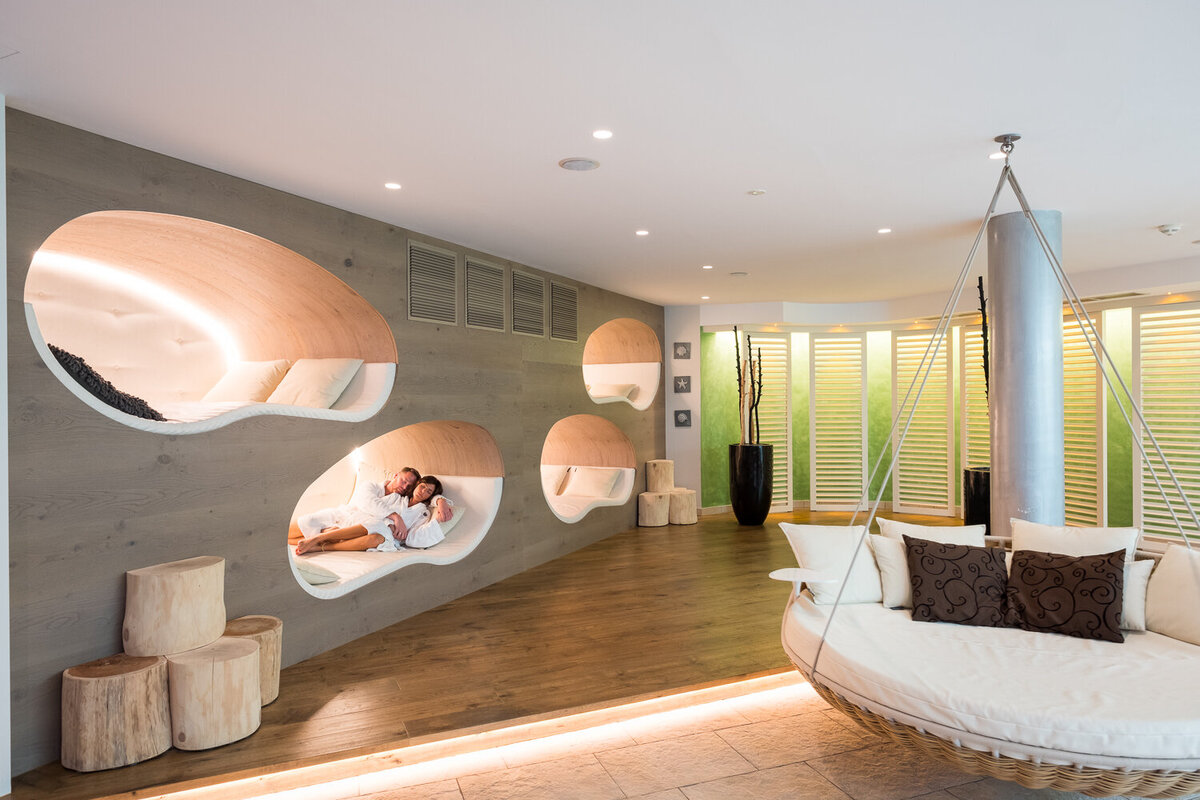 Waterstone - Dolce Vita Hotels - South Tyrol - Luxury Boutique Hotel - Preidlhof_Indoor Pool the 50s relaxation area