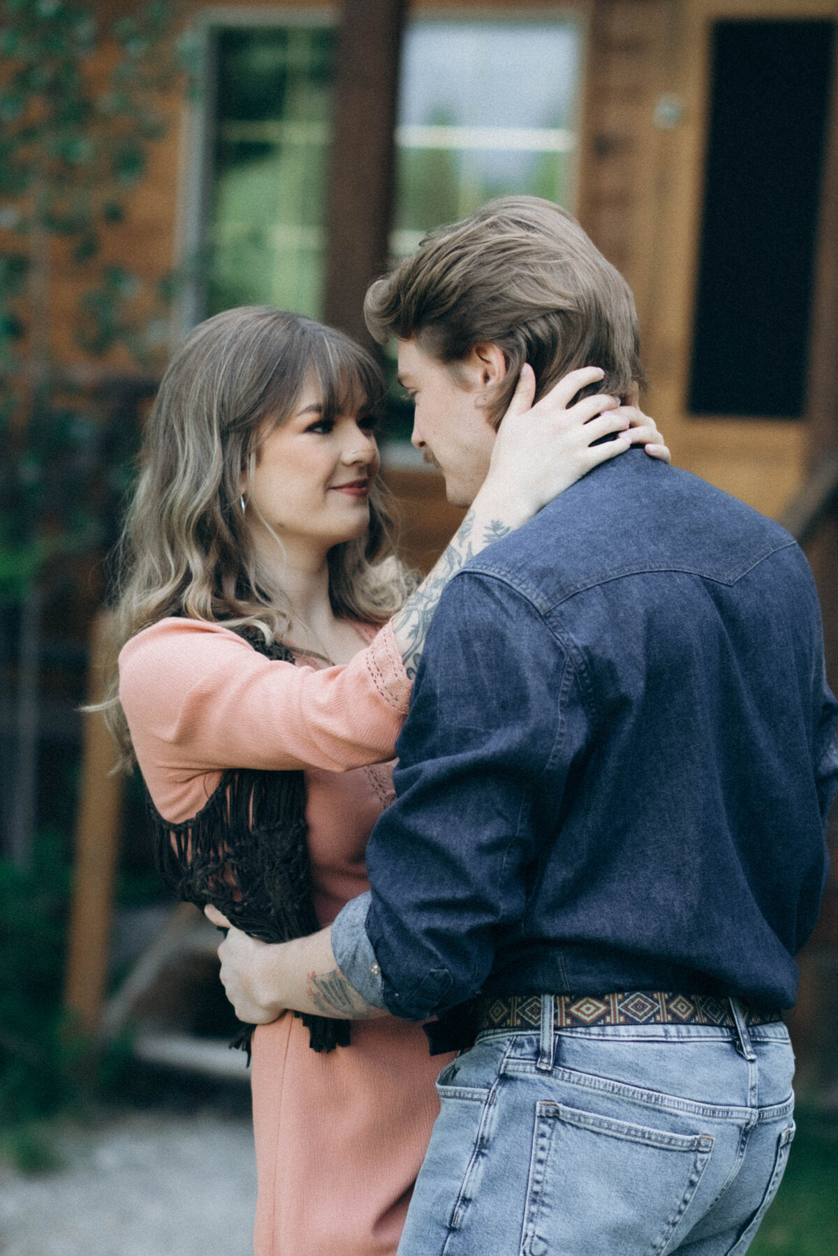 vpc-couples-vintage-cabin-shoot-12