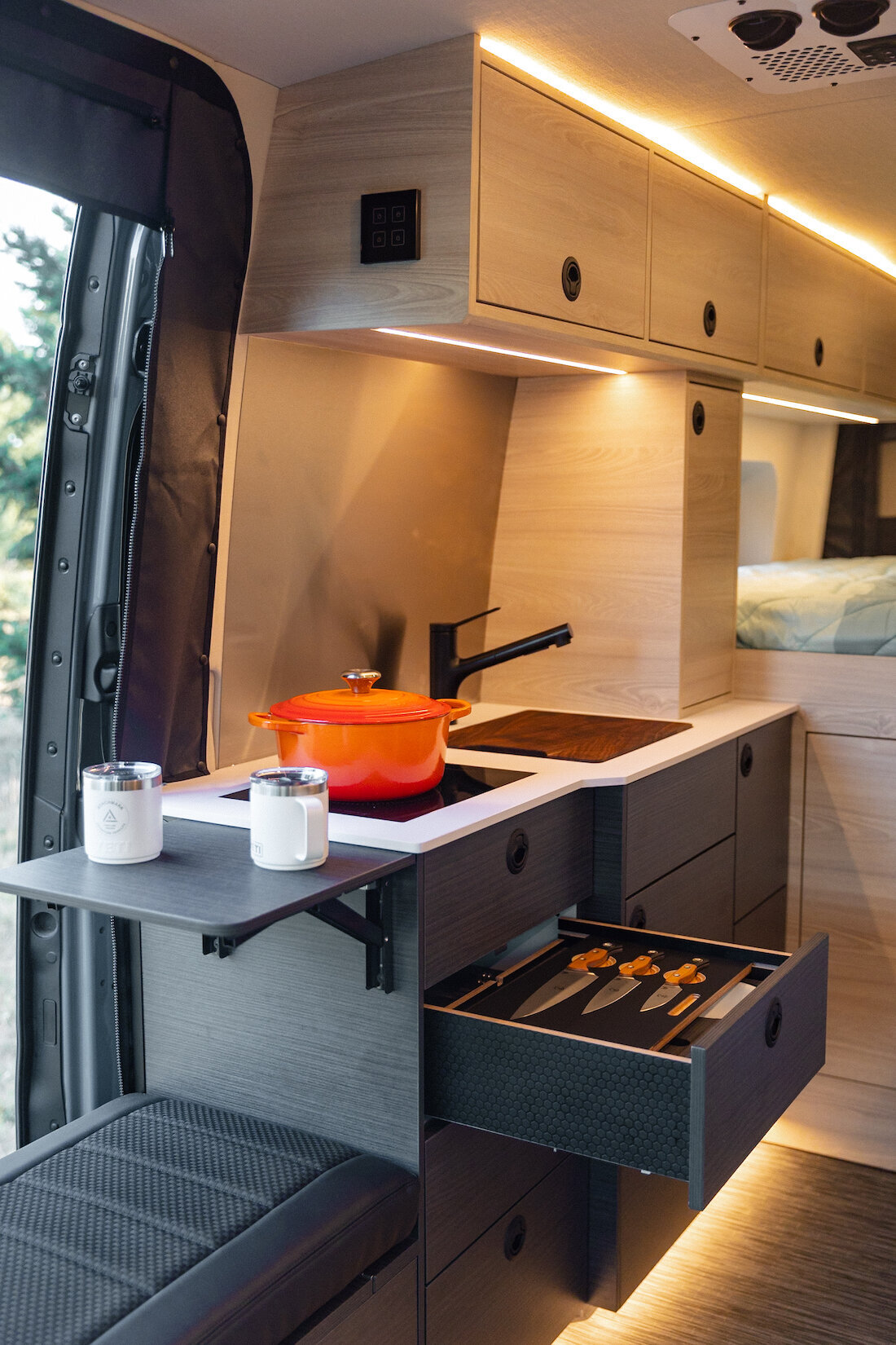 3_PawPrintsPitStops250918_BMV_SlowFastcreative_0740