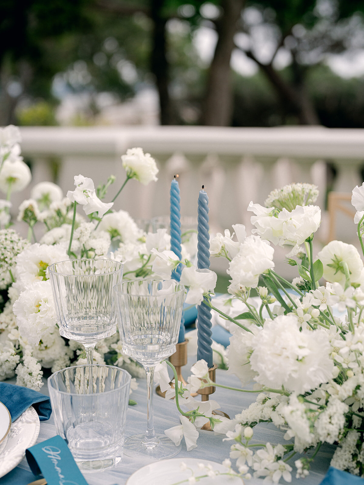 41-intimate-destination-wedding-french-riviera-with-white-flowers
