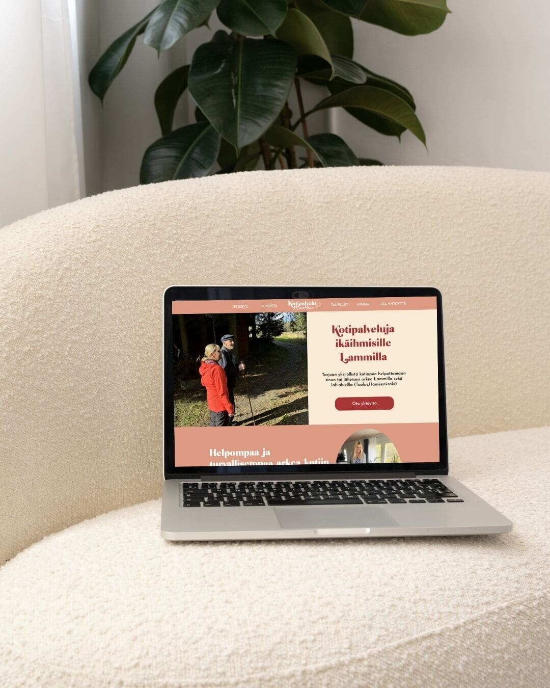läppäri, minkä näytöltä näkyy kotipalvelu maarian nettisivut